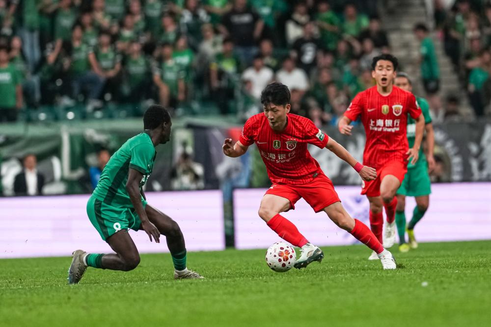 从篮板狂人到传奇防守大师罗德曼如何改变现代篮球比赛格局